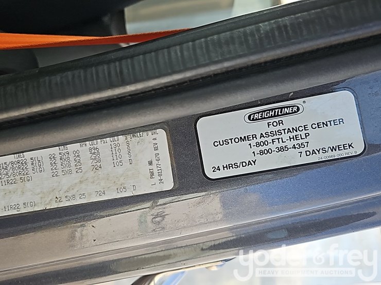 2016-freightliner-114sd-image-39