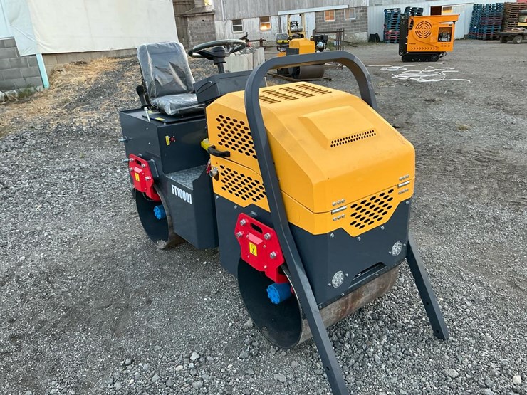 #1253-•-unused-future-ft1000-ride-on-road-roller-image-7