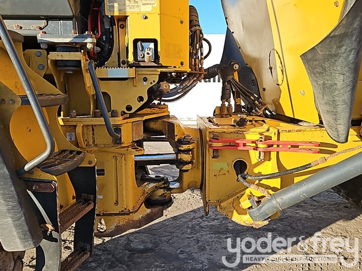 2019-deere-310e-image-14