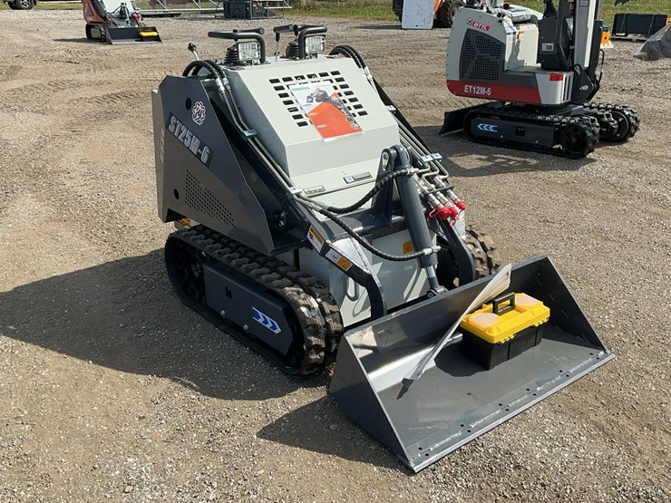 #1006-•-unused-2025-bttl-st25m-6-mini-skid-loader-image-7
