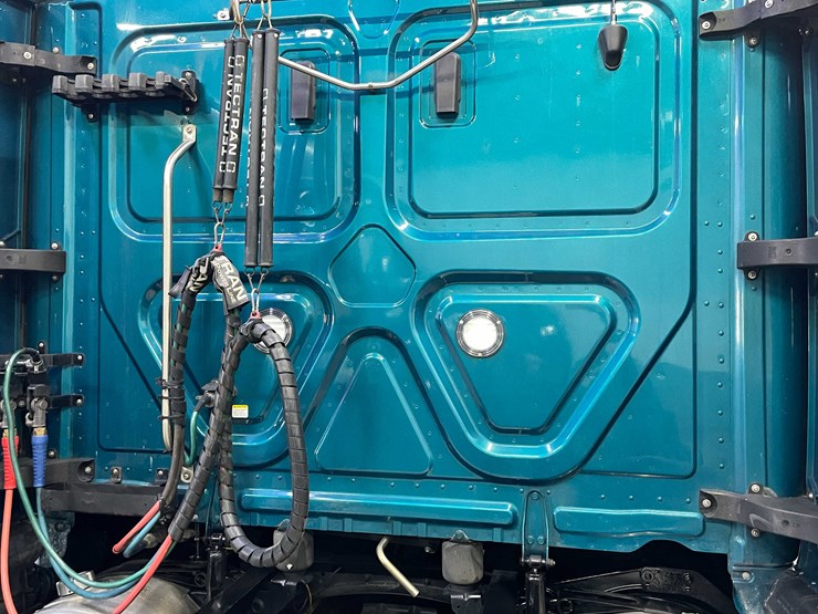 #6223-•-2022-freightliner-cascadia-semi-truck-(title-in-delay)-image-29