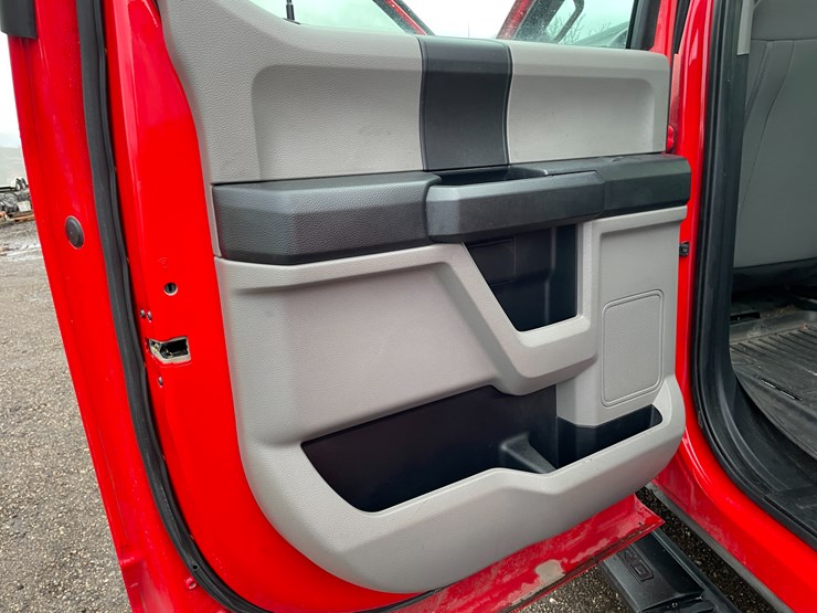 2021-ford-f350-xl-image-50