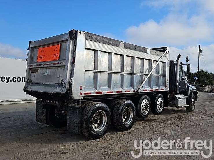 2016-freightliner-114sd-image-5