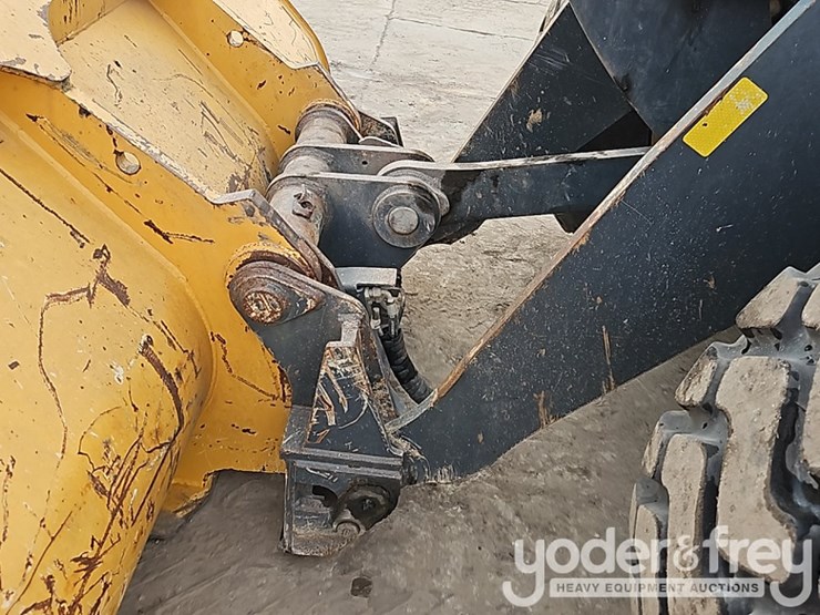 2015-deere-524k-image-15