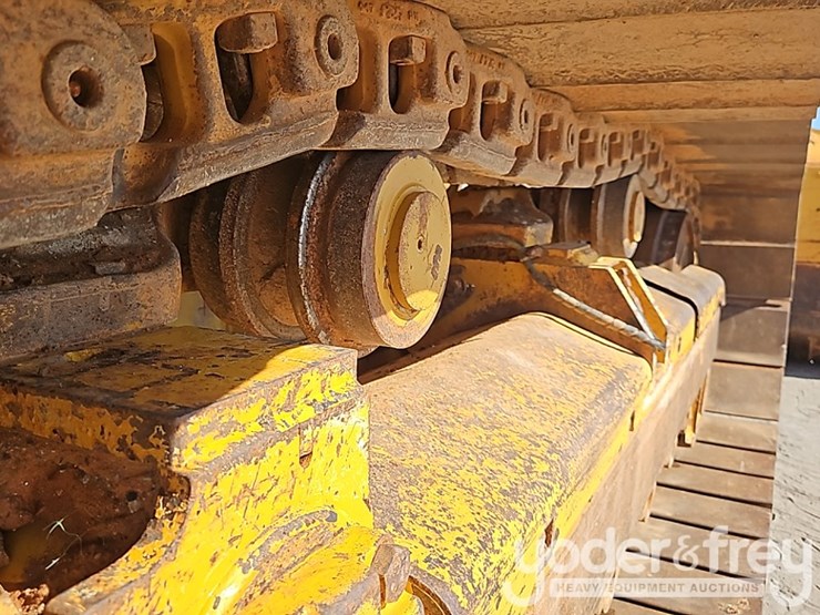 2017-deere-700k-lgp-image-10