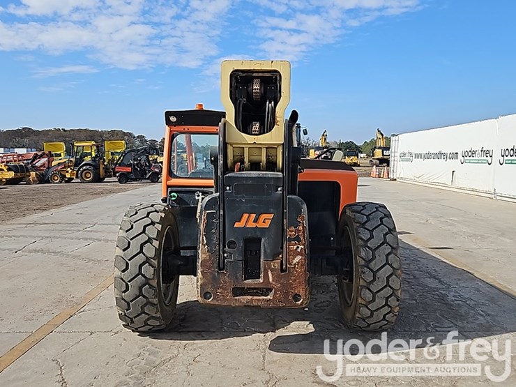 2016-jlg-1055-image-19