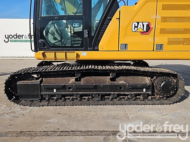 2020-caterpillar-320-image-22