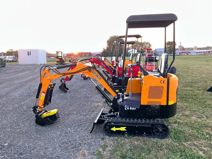 #1209-•-unused-future-ft15-mini-excavator-image-2