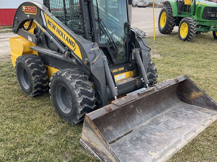 2018-new-holland-l228-image-3