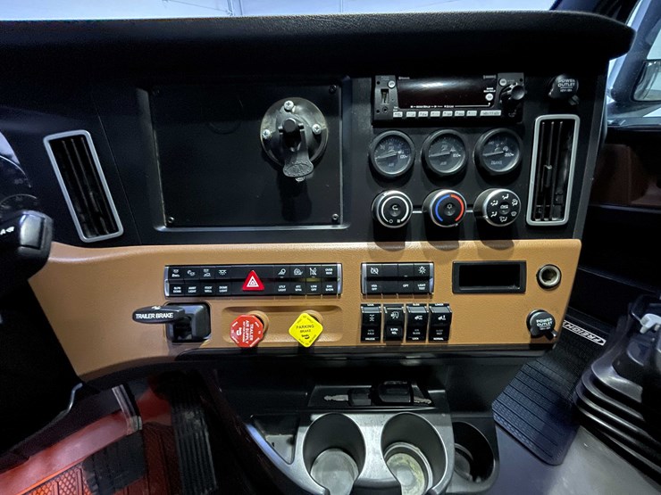 #6224-•-2022-freightliner-cascadia-semi-truck-(title-in-delay)-image-81