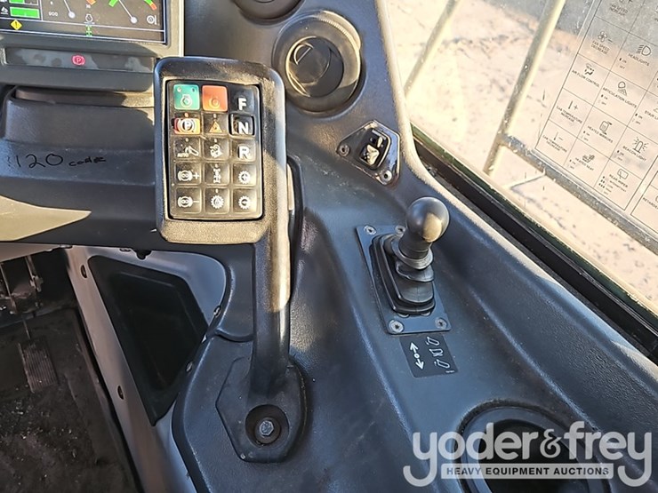 2019-deere-310e-image-29