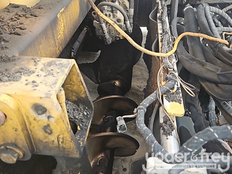 2012-caterpillar-ap-1055e-image-30