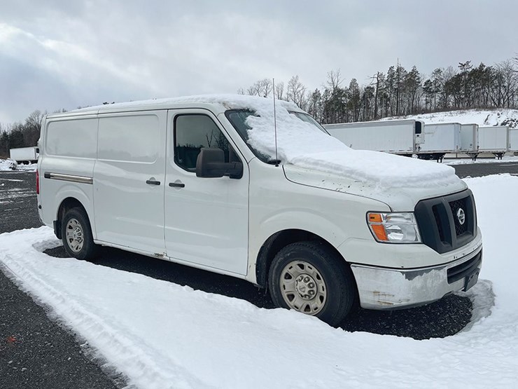 2013-nissan-nv2500-image-1