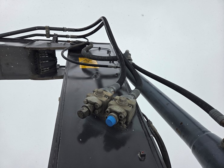 2010-volvo-ew180c-image-28