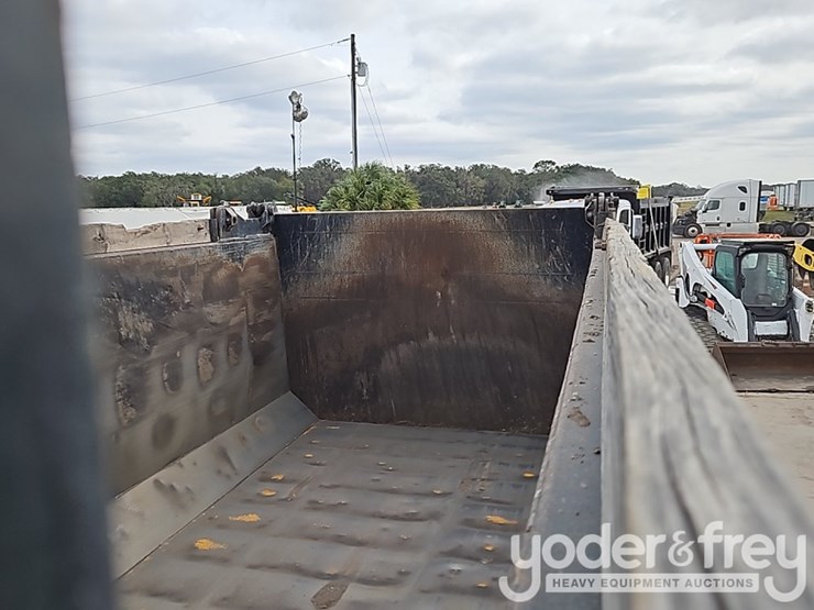 2021-peterbilt-567-image-24