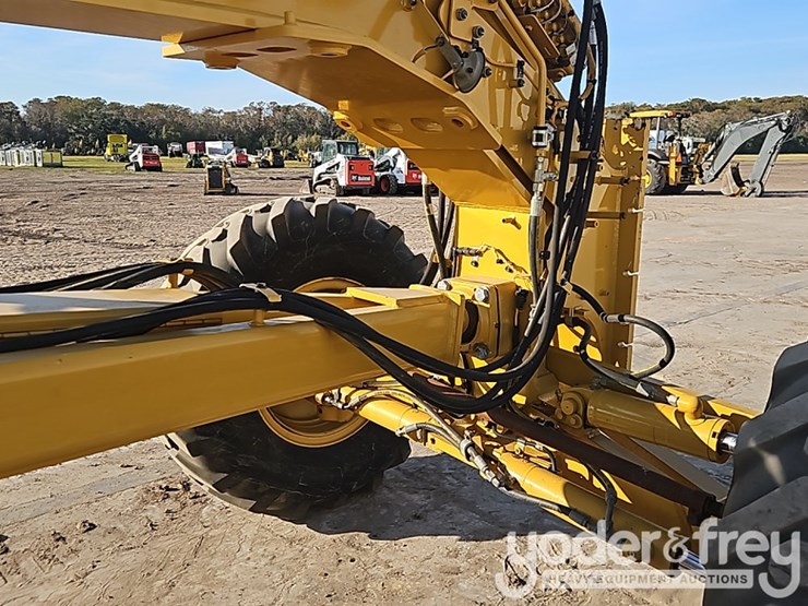 2018-caterpillar-12m3-image-13