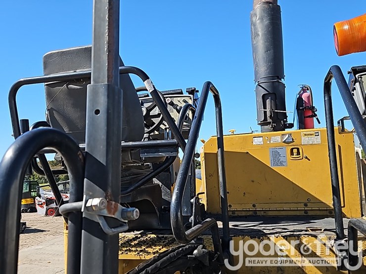2012-caterpillar-ap-655d-image-33