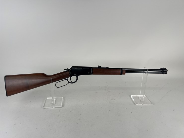 #39-•-#1422-•-henry-repeating-arms-co.,-classic-lever-action-rifle-22-lr-image-1
