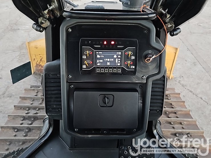 2022-caterpillar-d1-image-25