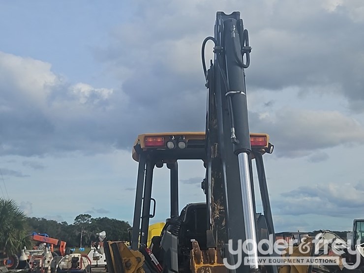 2017-deere-310sl-image-22