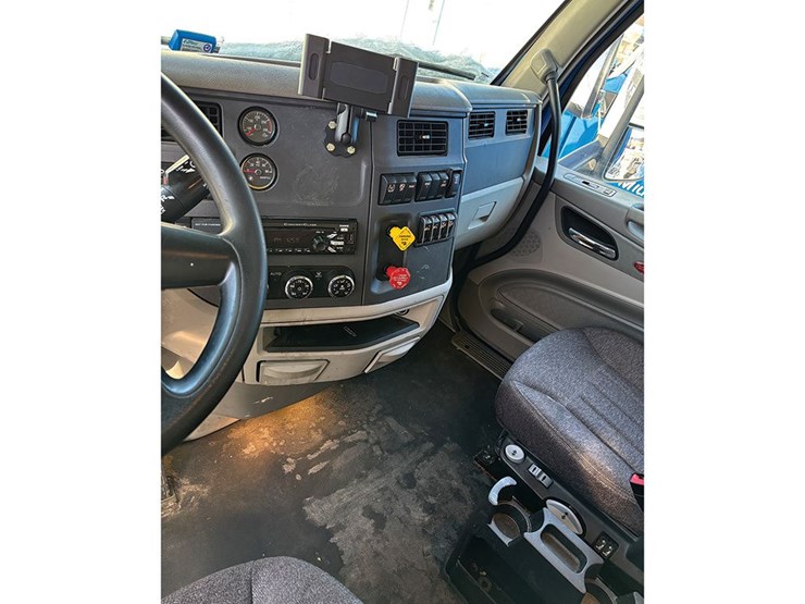 2020-peterbilt-579-image-5