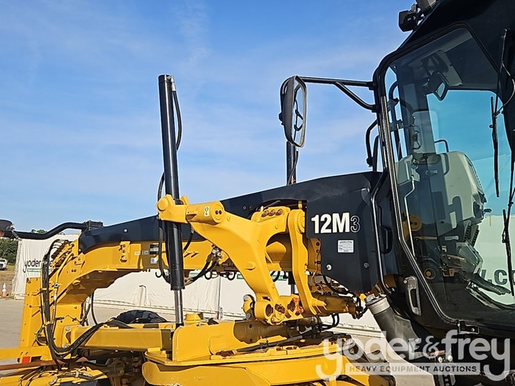 2018-caterpillar-12m3-image-21