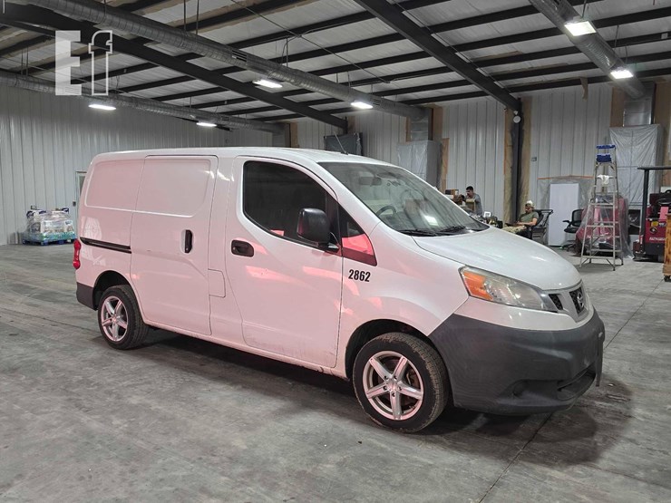 2014-nissan-nv200-image-2