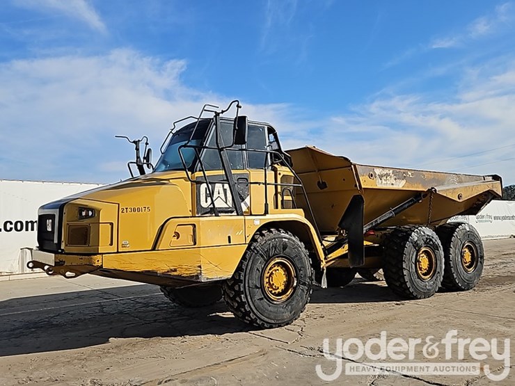 2016-caterpillar-725c2-image-1