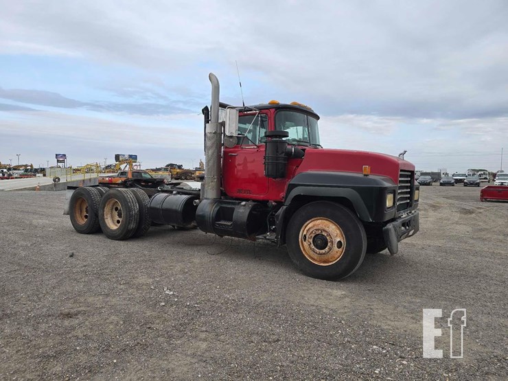 2003-mack-rd688s-image-2