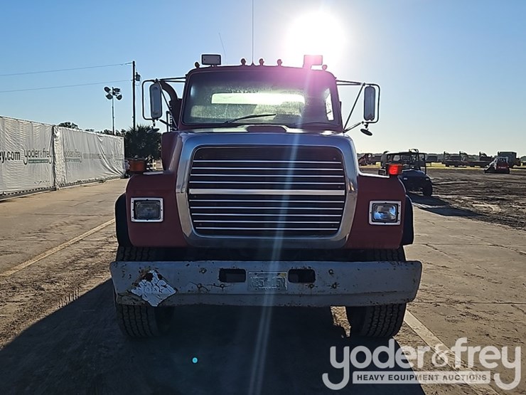 1988-ford-l8000-image-11