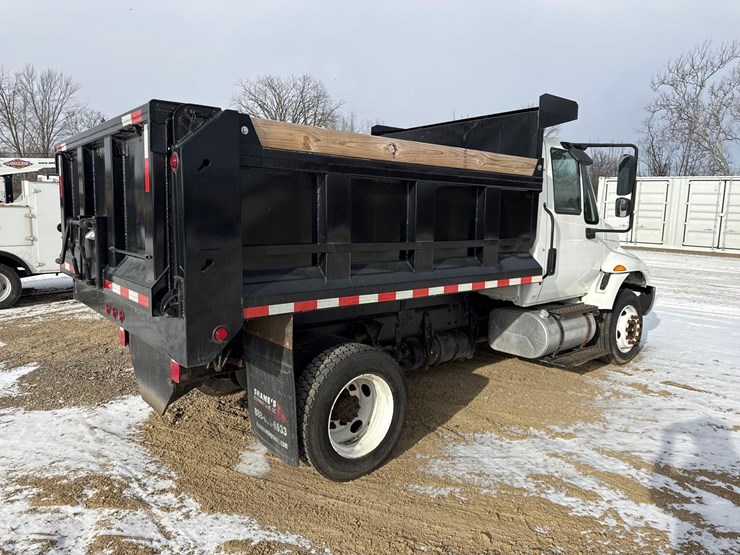 2018-international-durastar-4300-image-3