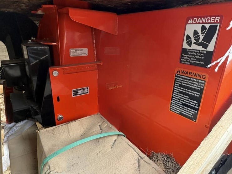 new-kubota-b2782b-snow-blower-image-3