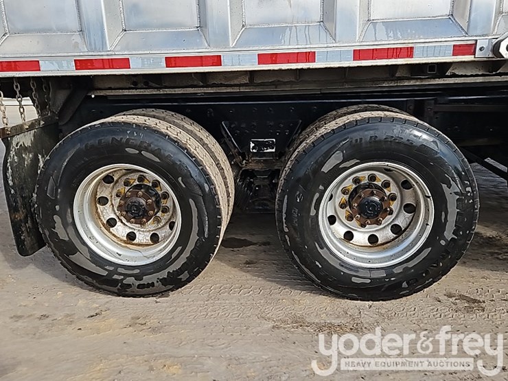 2016-freightliner-114sd-image-8