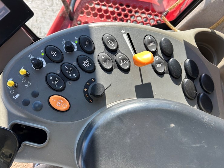 2007-case-ih-7010-image-40