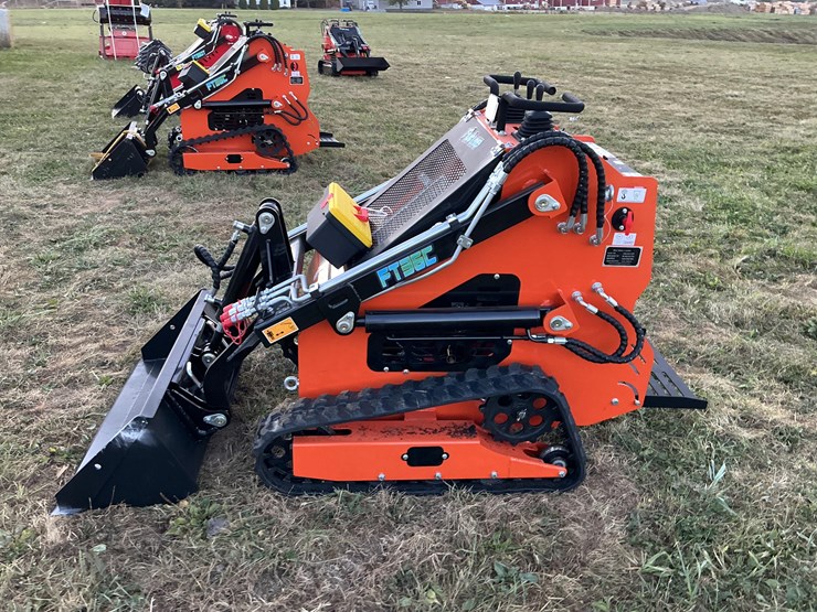 #1004-•-unused-future-ft36c-skid-steer-loader-image-2