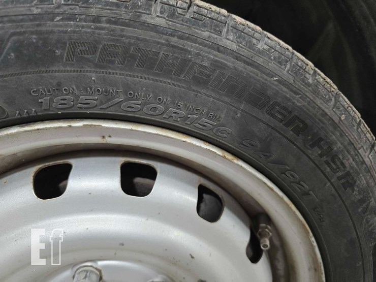 2014-nissan-nv200-image-24