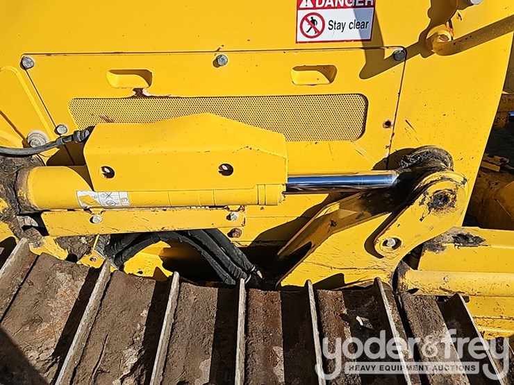 2021-komatsu-d51pxi-24-image-24