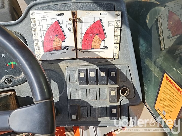 2016-jlg-1055-image-22