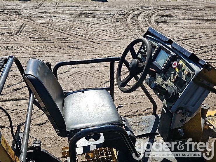 2012-caterpillar-ap-1055e-image-36