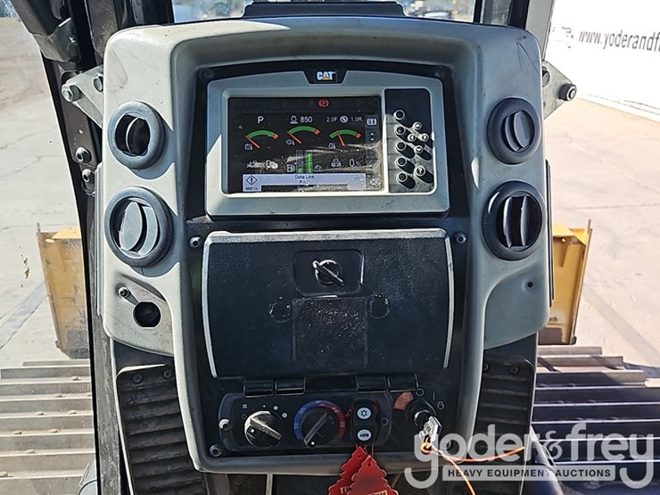 2018-caterpillar-d6n-image-32