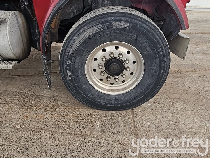 2009-kenworth-w900-image-18