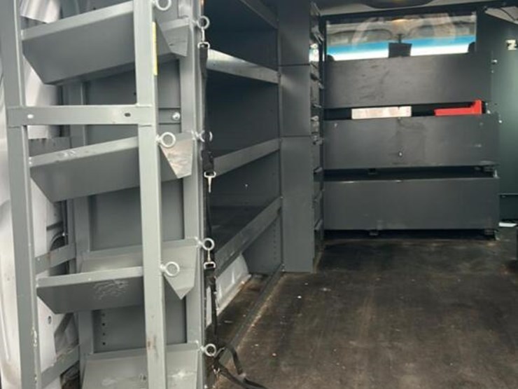 2014-ford-e350-image-13