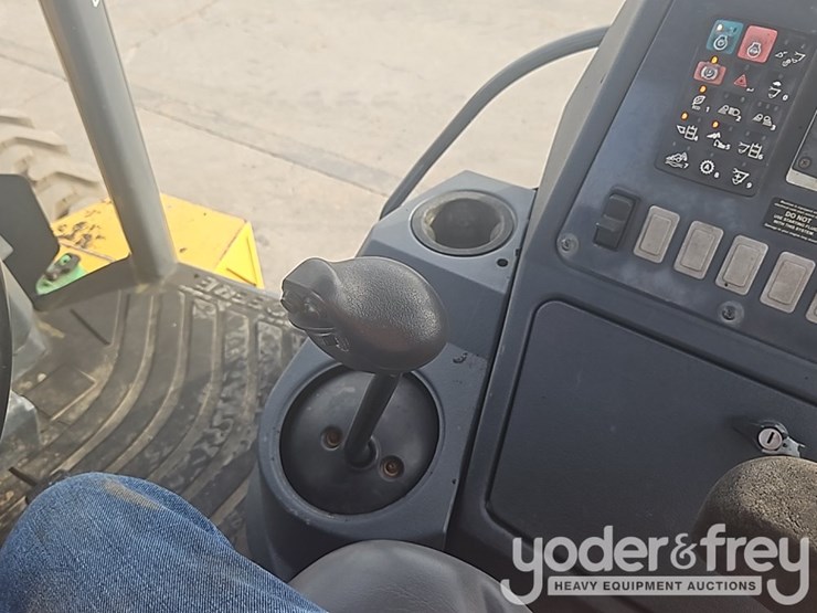 2017-deere-310sl-image-41