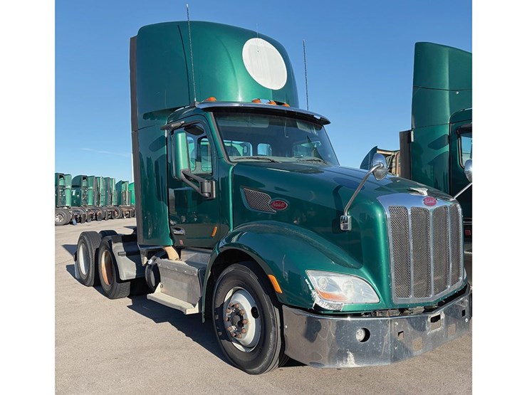 2015-peterbilt-579-image-1