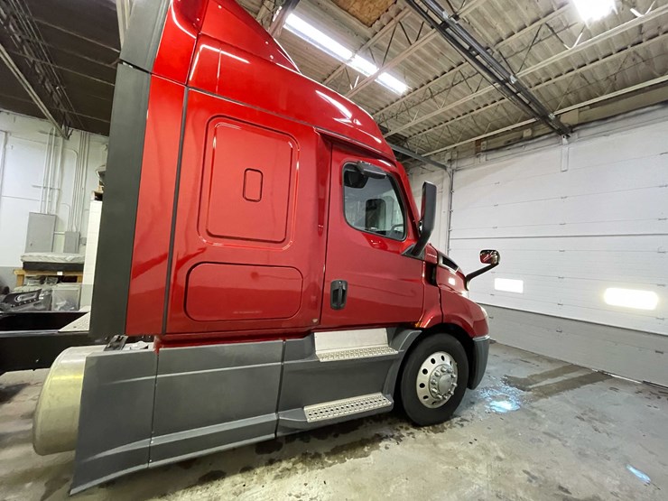 #6226-•-2021-freightliner-cascadia-semi-truck-(title-in-delay)-image-26