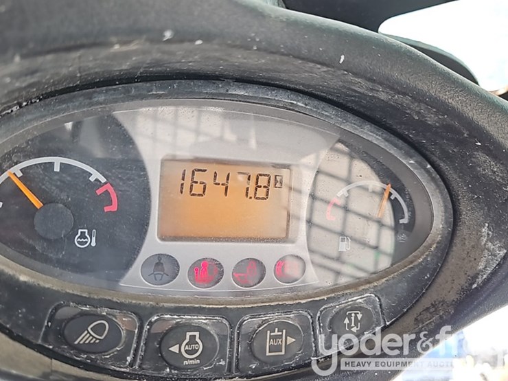 2017-bobcat-t770-image-30