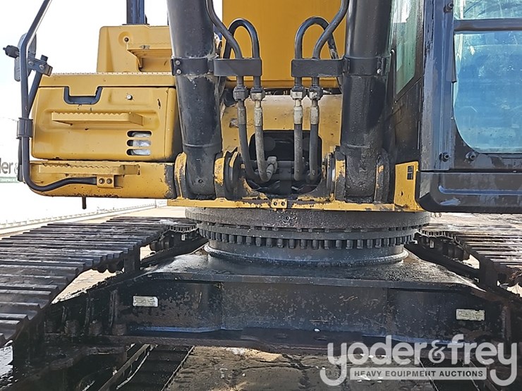 2019-caterpillar-352fl-image-23