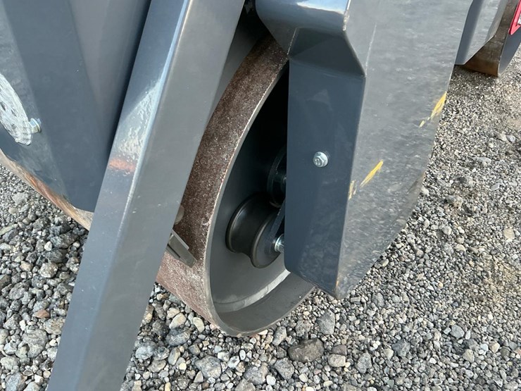 #1253-•-unused-future-ft1000-ride-on-road-roller-image-11