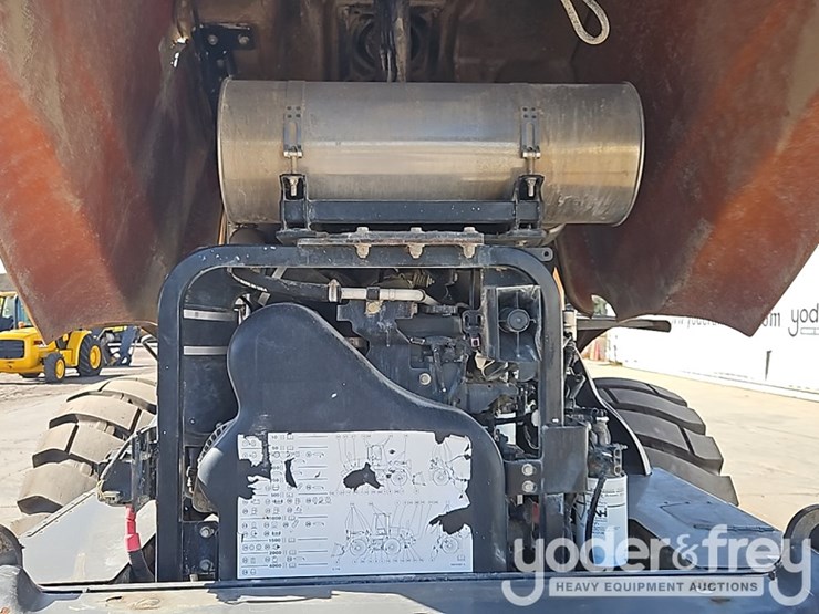 2017-case-621g-image-23