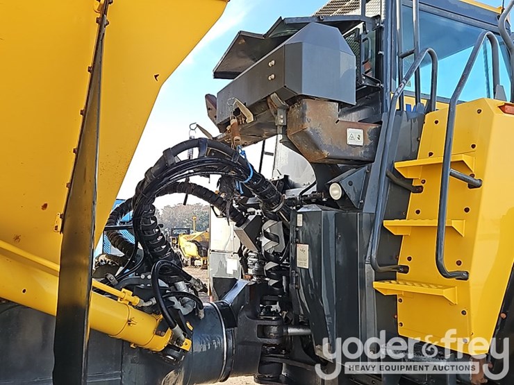 2015-komatsu-hm400-image-10
